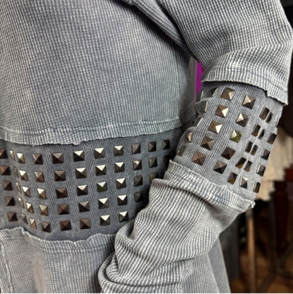 Vocal Gray Studded Women's Sweater Size Medium - Picture 5 of 6